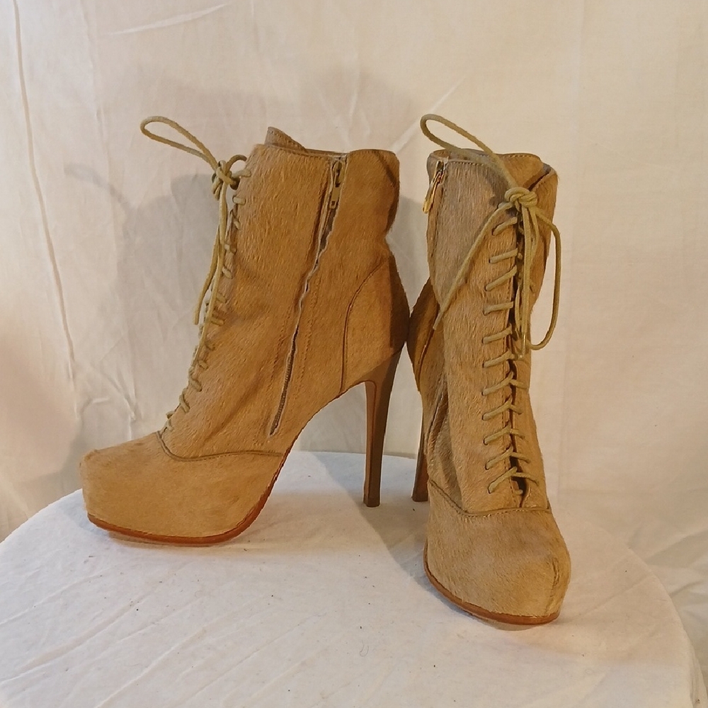 Stunning POUR La VICTOIRE Tan Genuine Pony Hair & Leather Stilleto Heels.